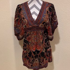 Patterned box short sleeve top with synch size extra large Angie